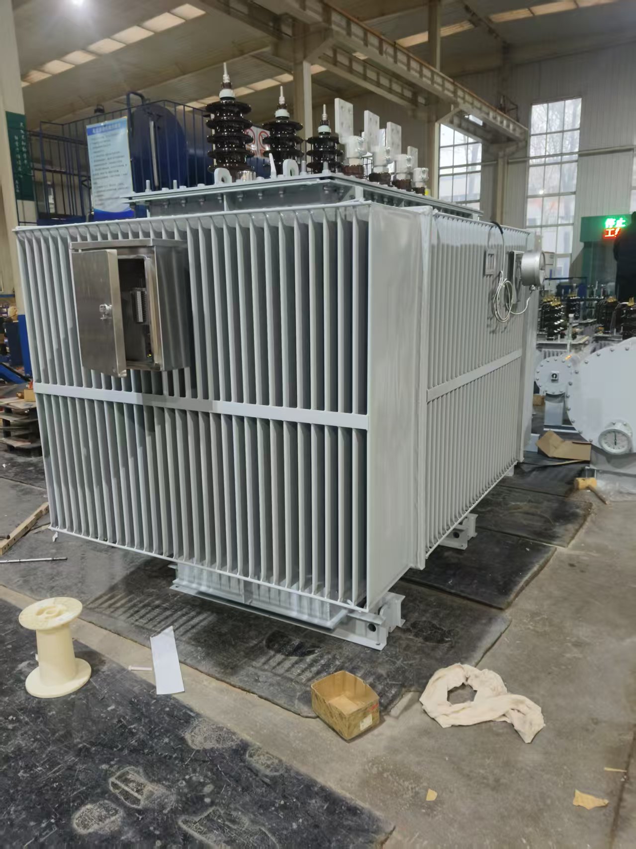 出口中亚地区的变压器正在生产过程中